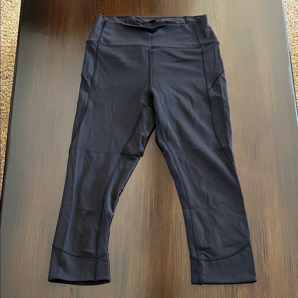 Lululemon Original In Movement Crop in Black Size 6